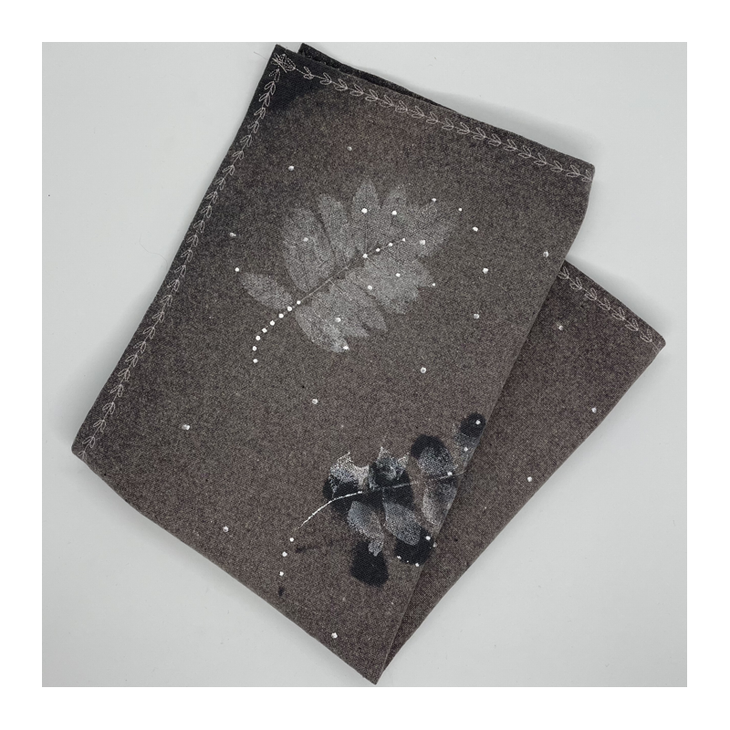 Ubrus - Tmavě hnědý se vzorem lístků